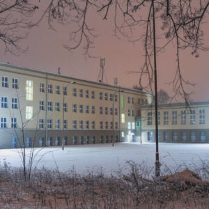 Osiedlowe Szkoły XVIII LO i jej młodsza siostra 40-stka