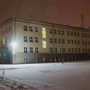 XVIII LO od strony betonowego boiska